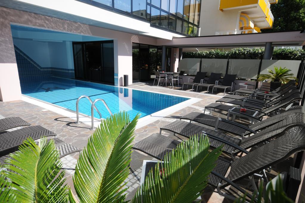 Hotel Ambassador Riccione Esterno foto