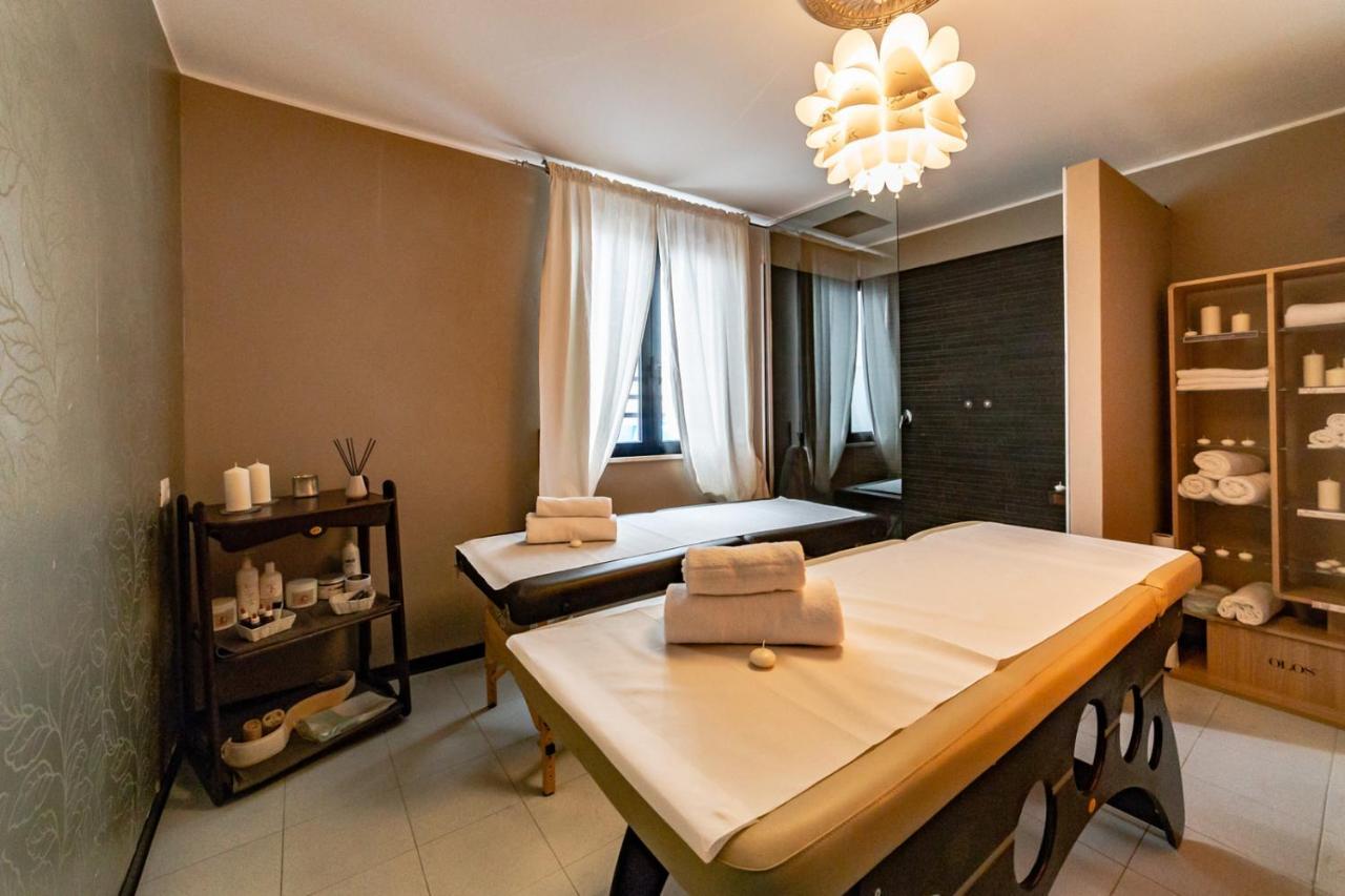 Hotel Ambassador Riccione Esterno foto